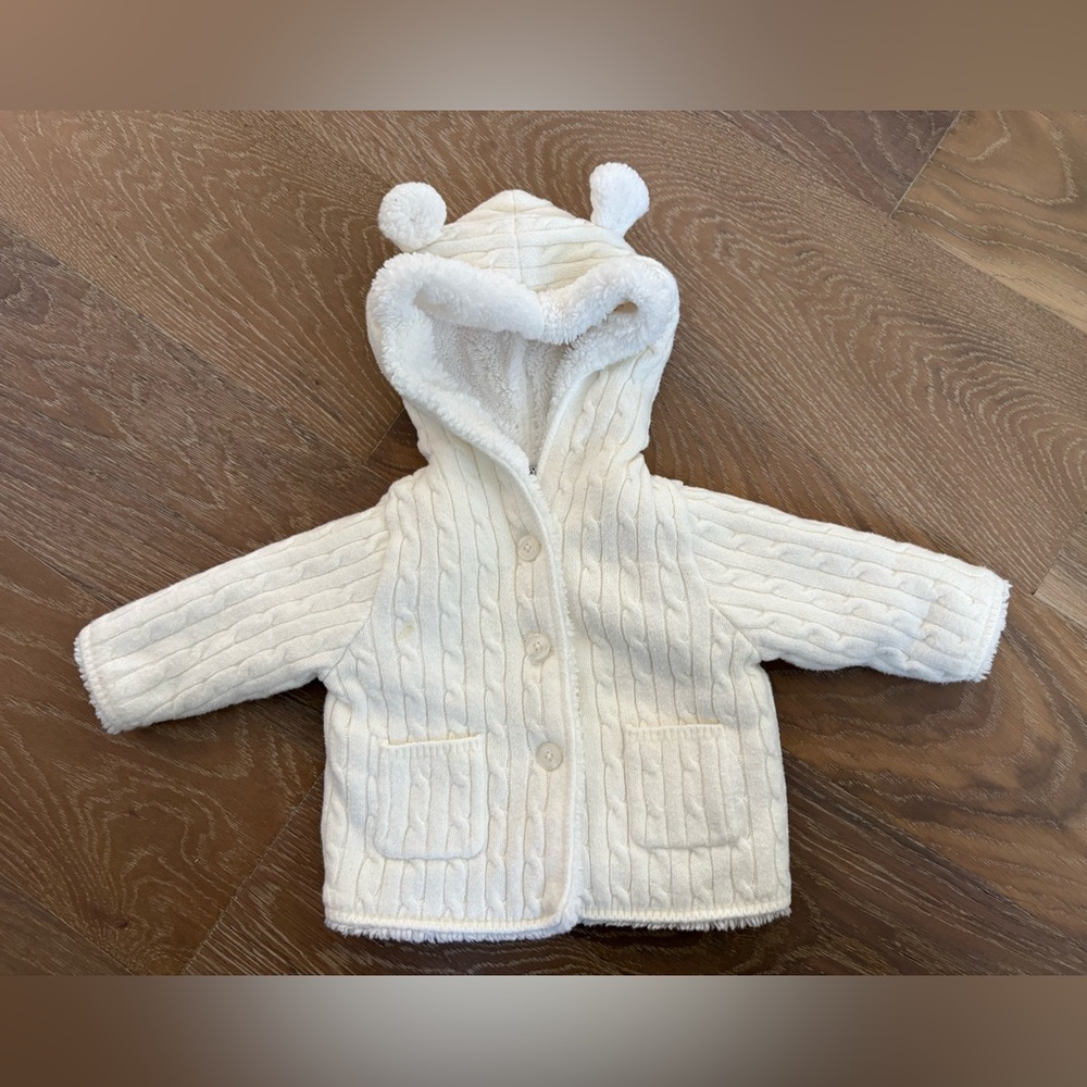 Gap Cozy White Sherpa Baby Jacket Size 3-6 months.